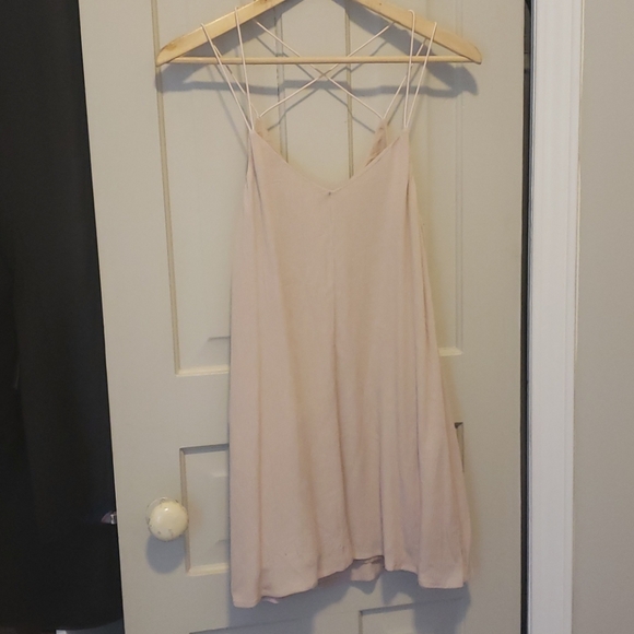 Tobi blush mini shift dress with crossing straps - Picture 4 of 4